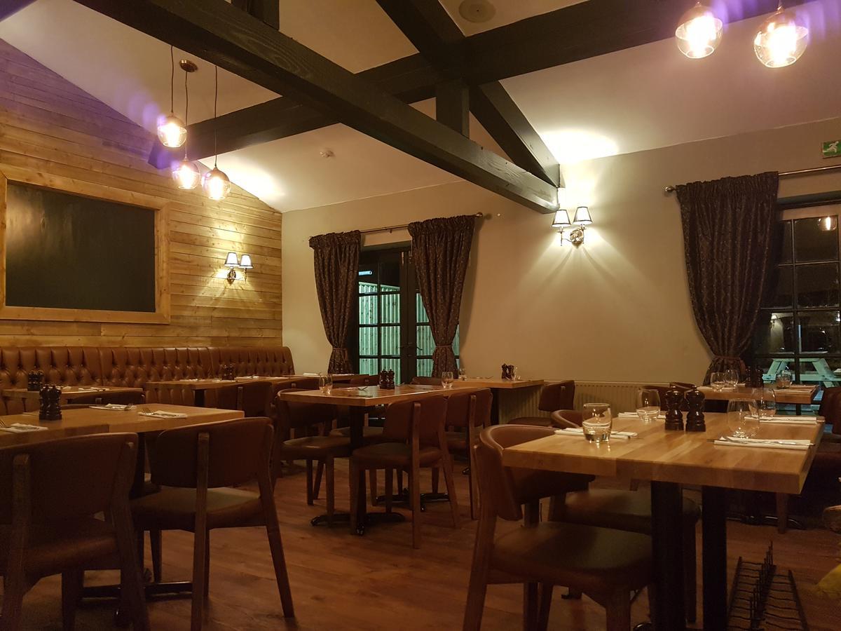 The Angel Inn ワーミンスター エクステリア 写真